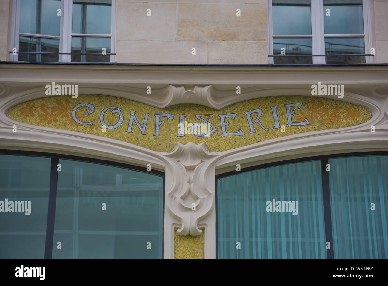 Paris, Geschäftshaus Felix Potin an der Rue de Rennes Stock Photo Alamy