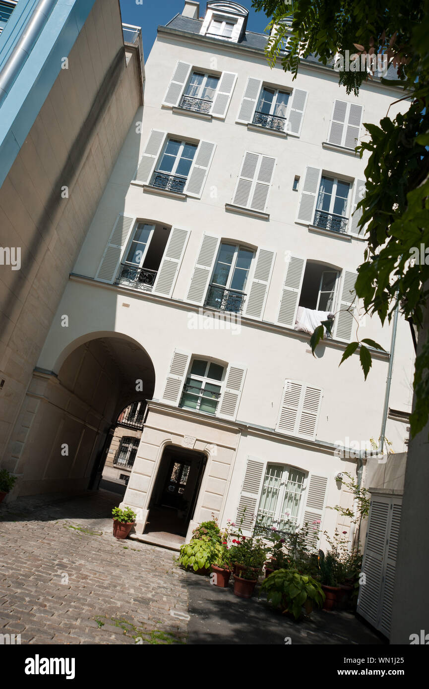 Paris, Villa Ballu Stock Photo - Alamy