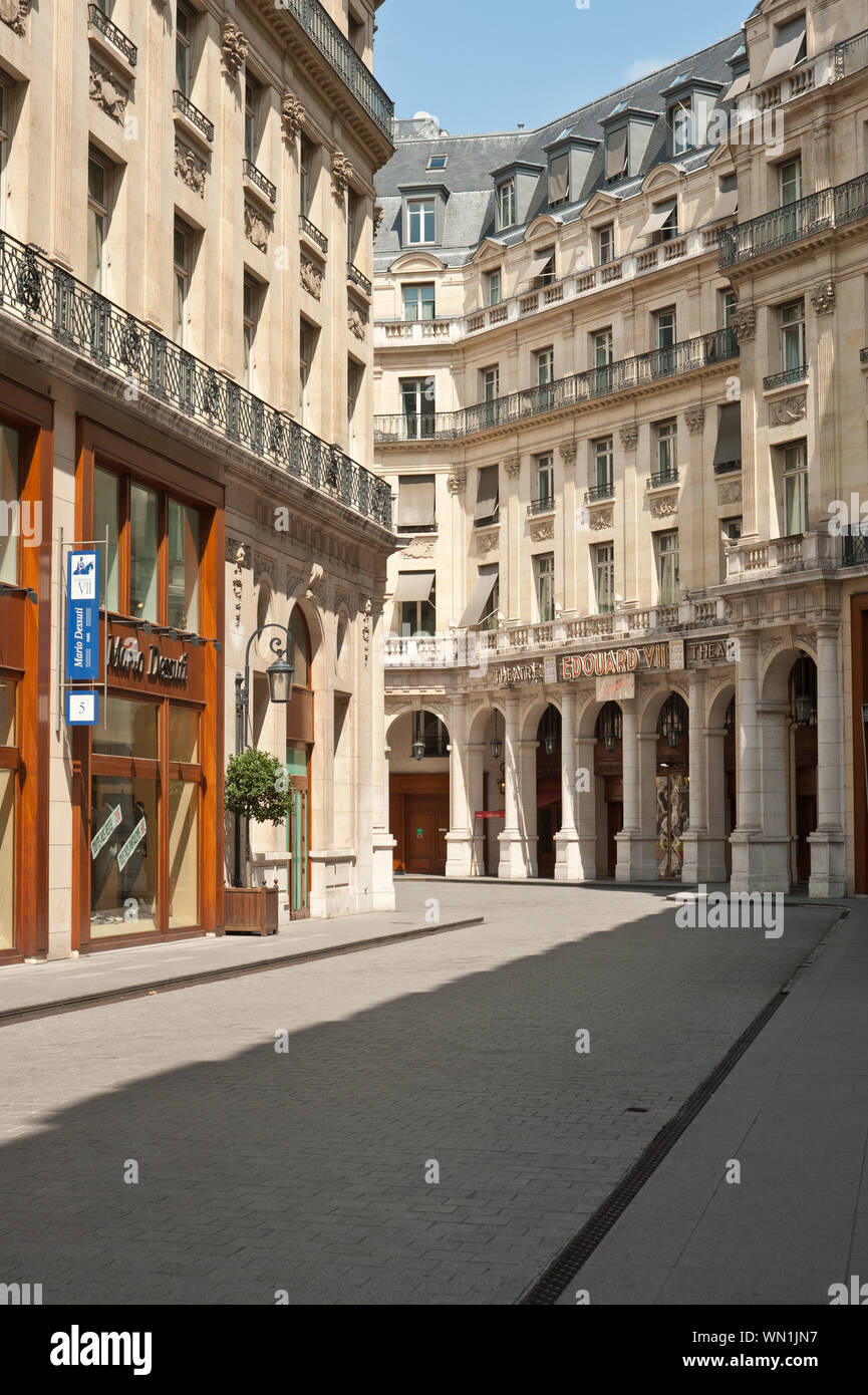 Paris, Rue & Place Edouard VII Stock Photo