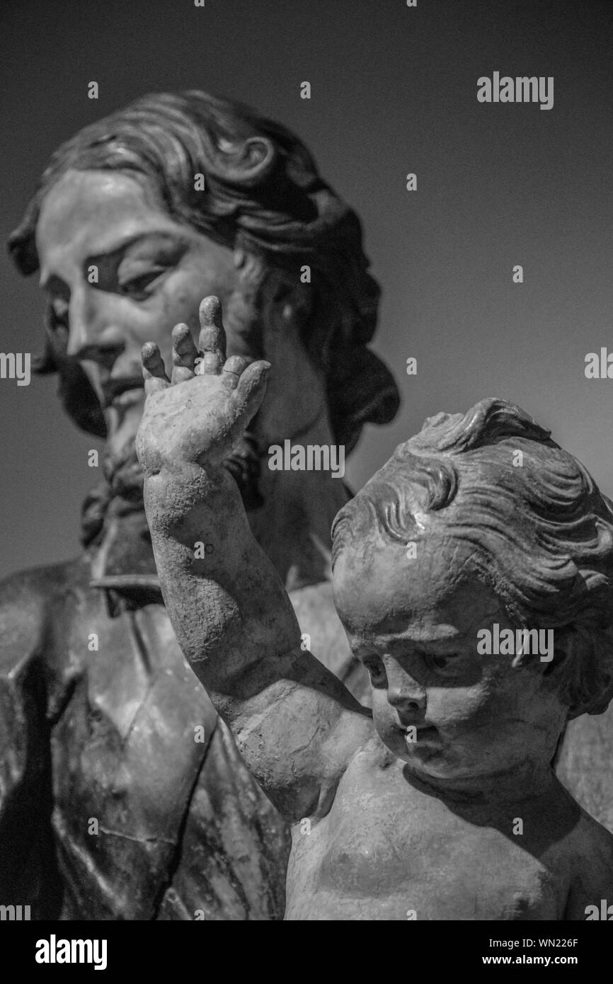 Statue of mary and jesus hi-res stock photography and images - Alamy