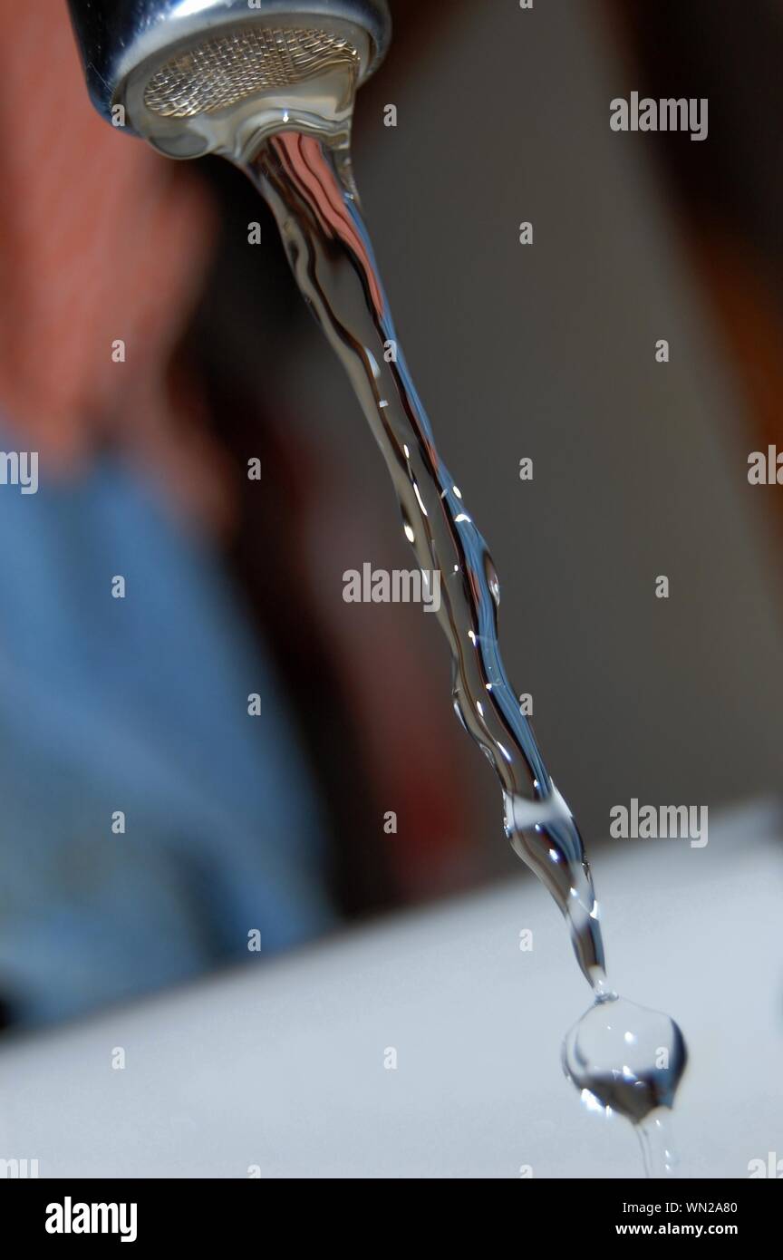 Faucet running water hires stock photography and images Alamy