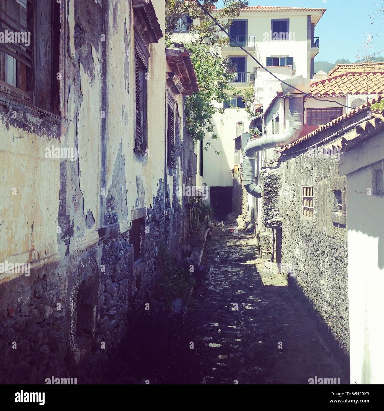 Narrow row houses hi-res stock photography and images - Alamy