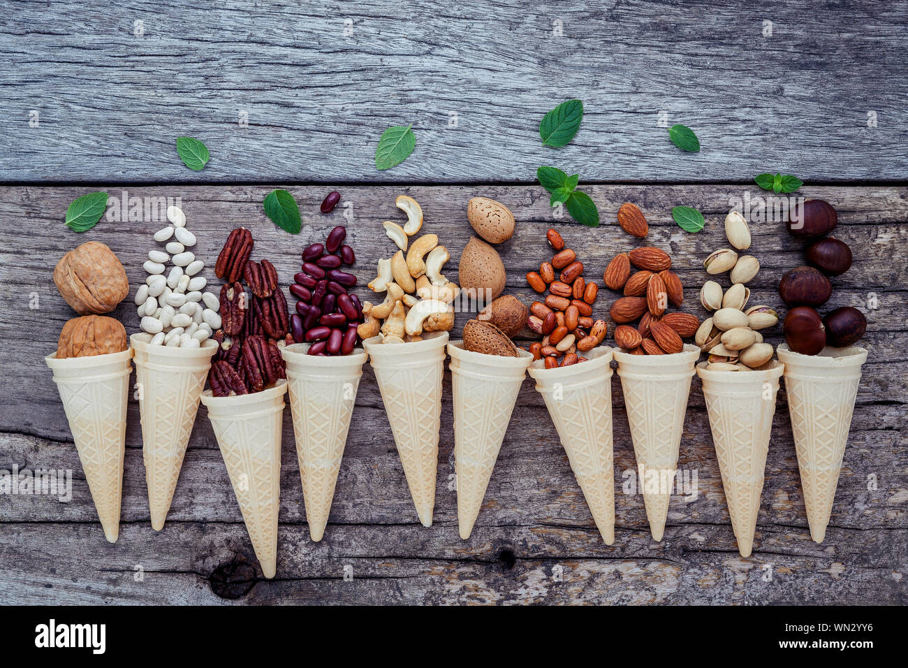 Large ice cream cones hires stock photography and images Alamy