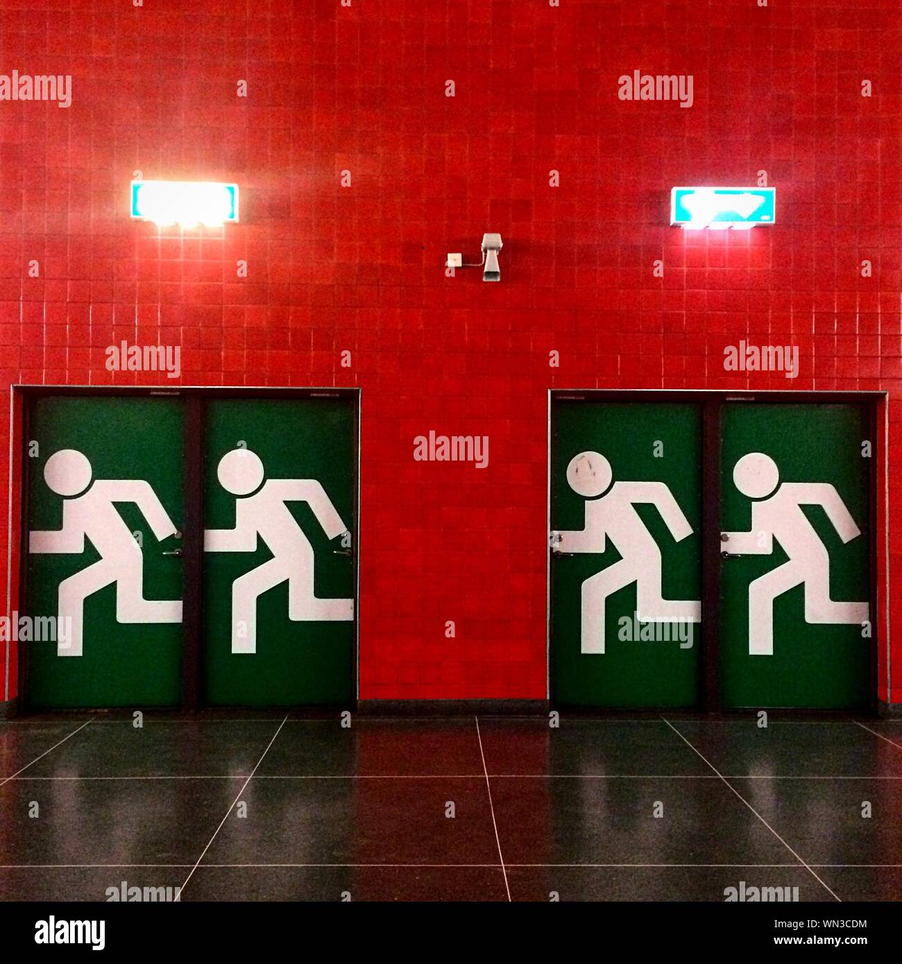 Emergency exit sign in building hires stock photography and images Alamy