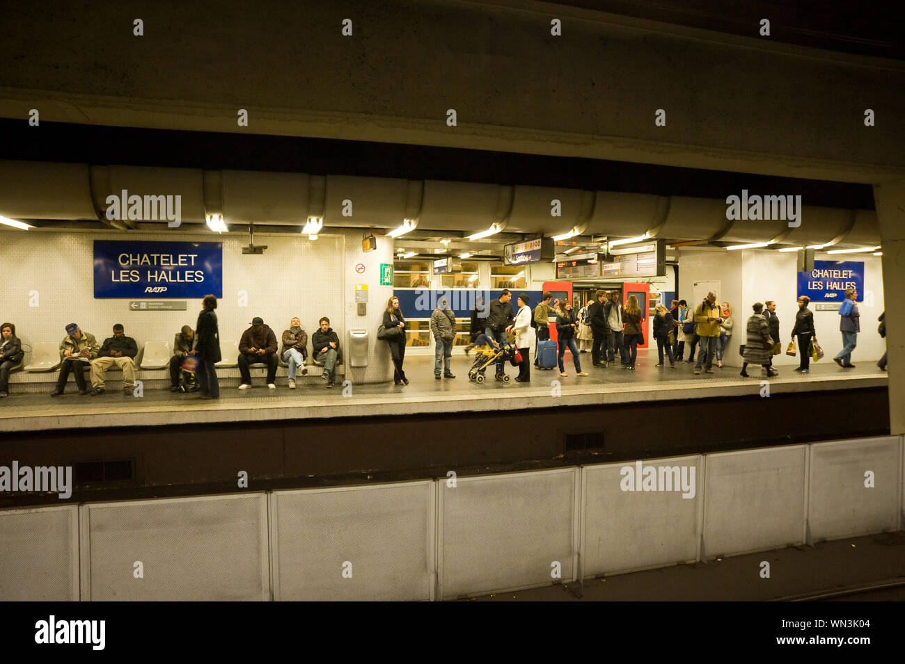 Chatelet station paris hi-res stock photography and images - Page 2 - Alamy