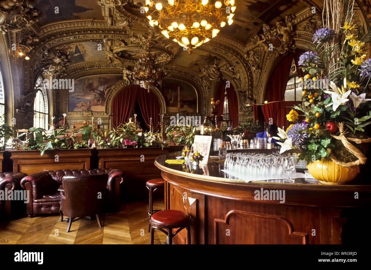 Le Train Bleu ist ein Restaurant mit originaler Fin-de-siècle-Ausstattung im Gare de Lyon in Paris Stock Photo