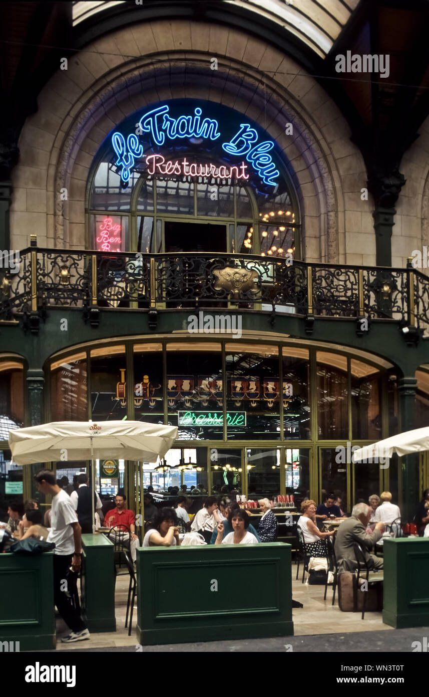 Le Train Bleu ist ein Restaurant mit originaler Fin-de-siècle-Ausstattung im Gare de Lyon in Paris Stock Photo
