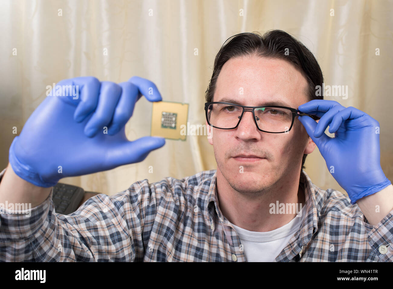 Young scientist hi-res stock photography and images - Alamy