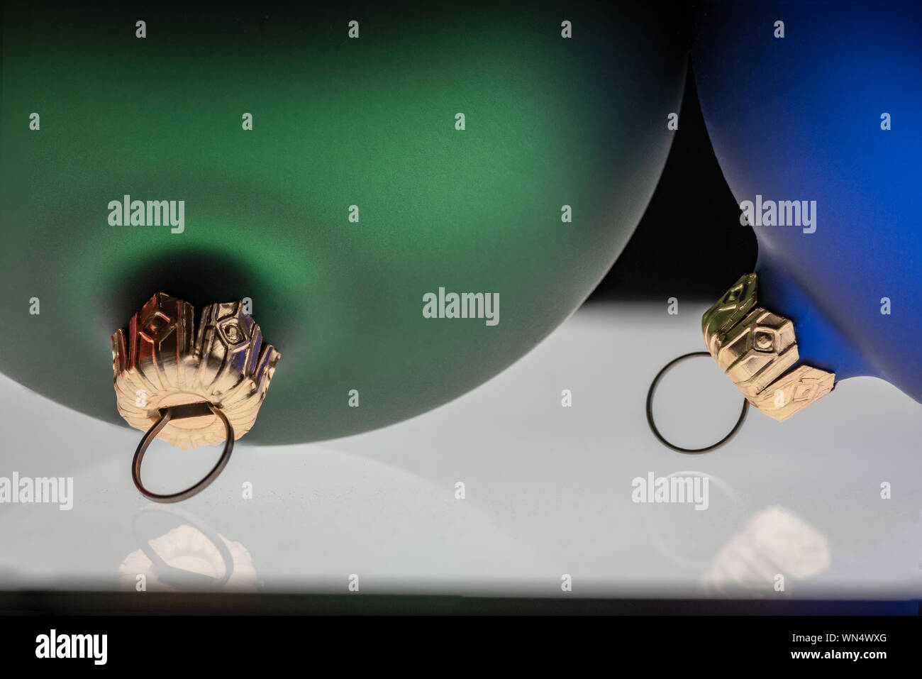 Gold ornament hanger loop hires stock photography and images Alamy