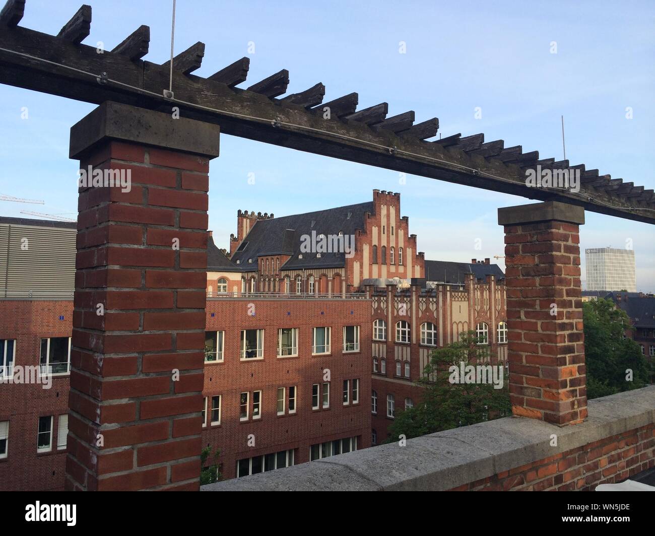 Buildings and roof tops hi-res stock photography and images - Alamy