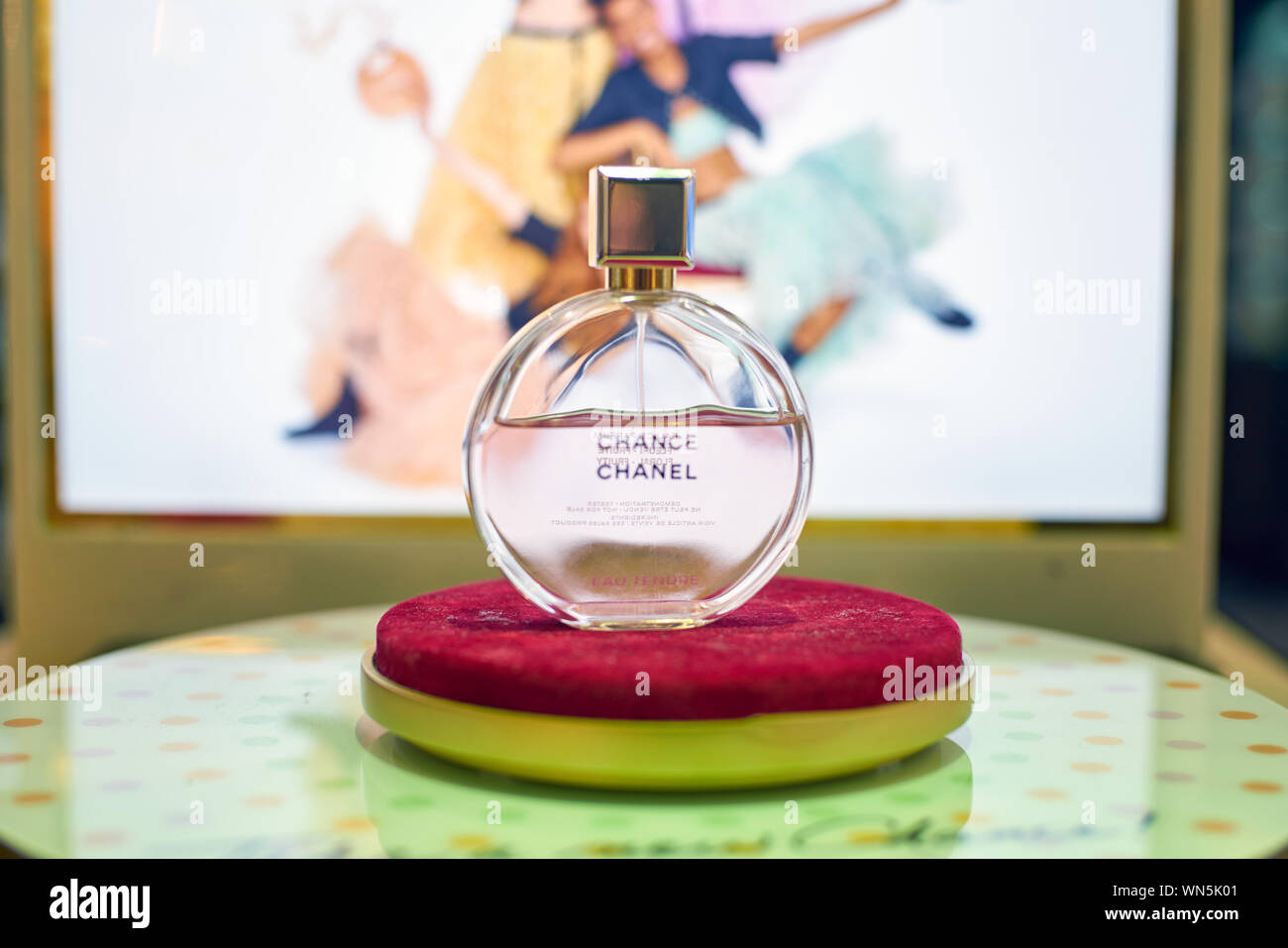 Chanel chance fragrance hi-res stock photography and images - Alamy