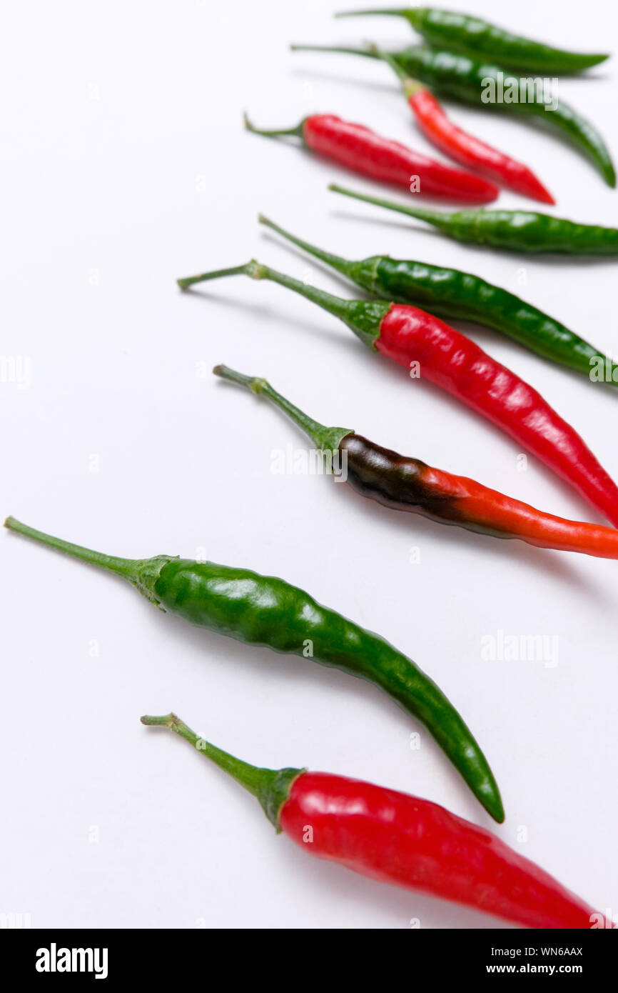 Row green peppers hi-res stock photography and images - Alamy