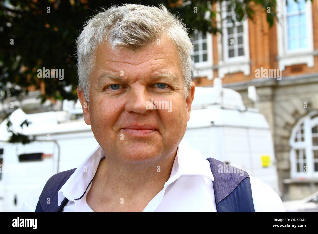 ADRIAN CHILES JOURNALIST AND RADIO PRESENTER PICTURED AT COLLEGE GREEN, WESTMINSTER, LONDON,UK ON 5TH SEPTEMBER 2019. RADIO 5 LIVE. BBC ONE SHOW. BBC SPORTS PRESENTER. BBC RADIO 5 LIVE. THE ONE SHOW WITH CHRISTINE LAMPARD. BROADCASTERS. TV PRESENTERS. AUTHOR. WEST BROMWICH ALBION FOOTBALL SUPPORTER AND CHARITY WORKER. Russell Moore portfolio page. Stock Photo