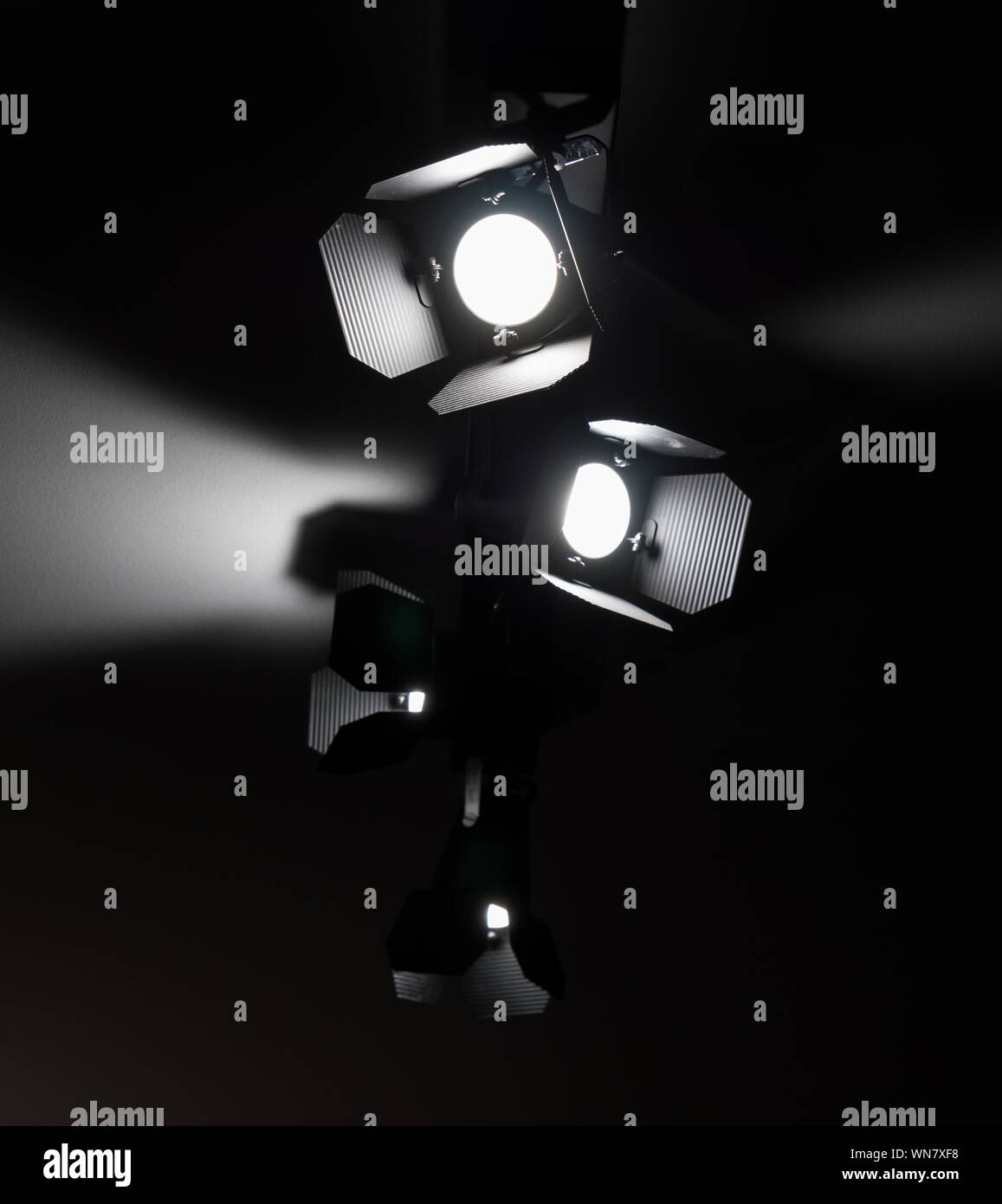 Studio lights lighting hires stock photography and images Alamy