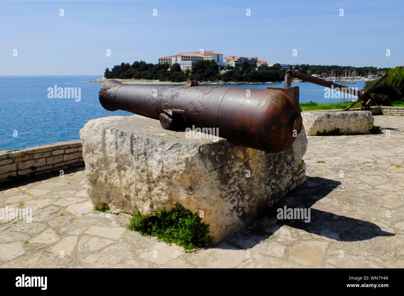 Cannon port hi-res stock photography and images - Alamy