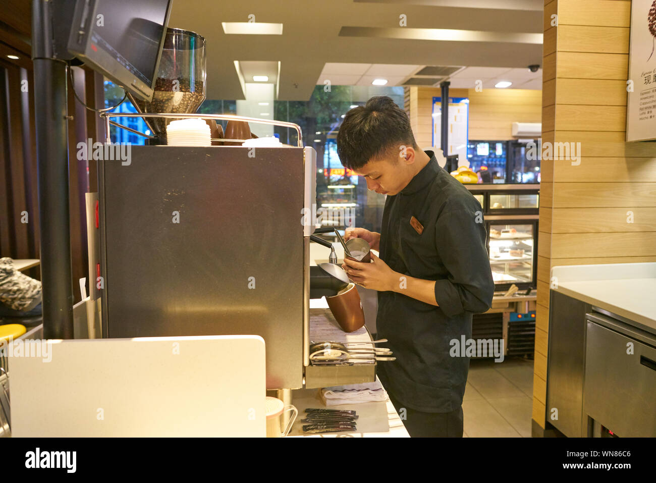 Mccafe Worker Mcdonalds worker 2019 hi-res stock photography and images - Alamy