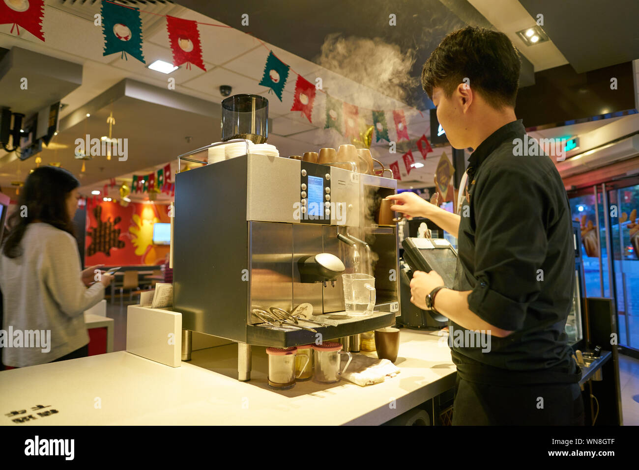 Mccafe Worker Mcdonalds worker 2019 hi-res stock photography and images - Alamy