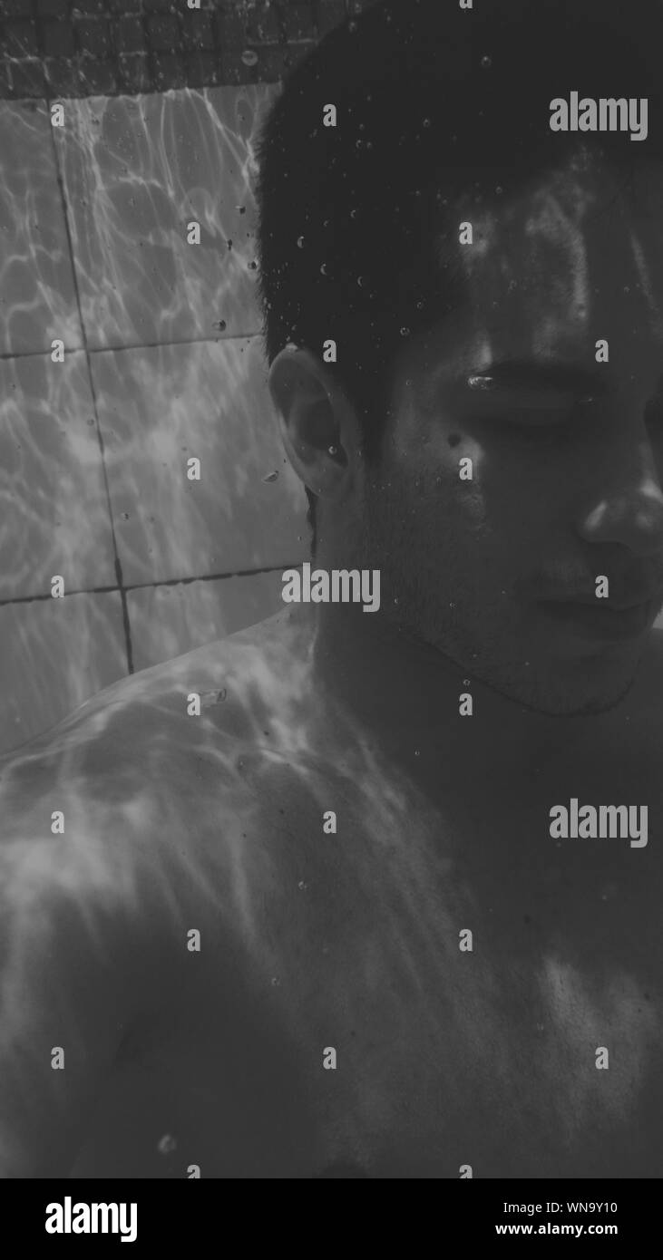 Underwater black white hi-res stock photography and images - Alamy
