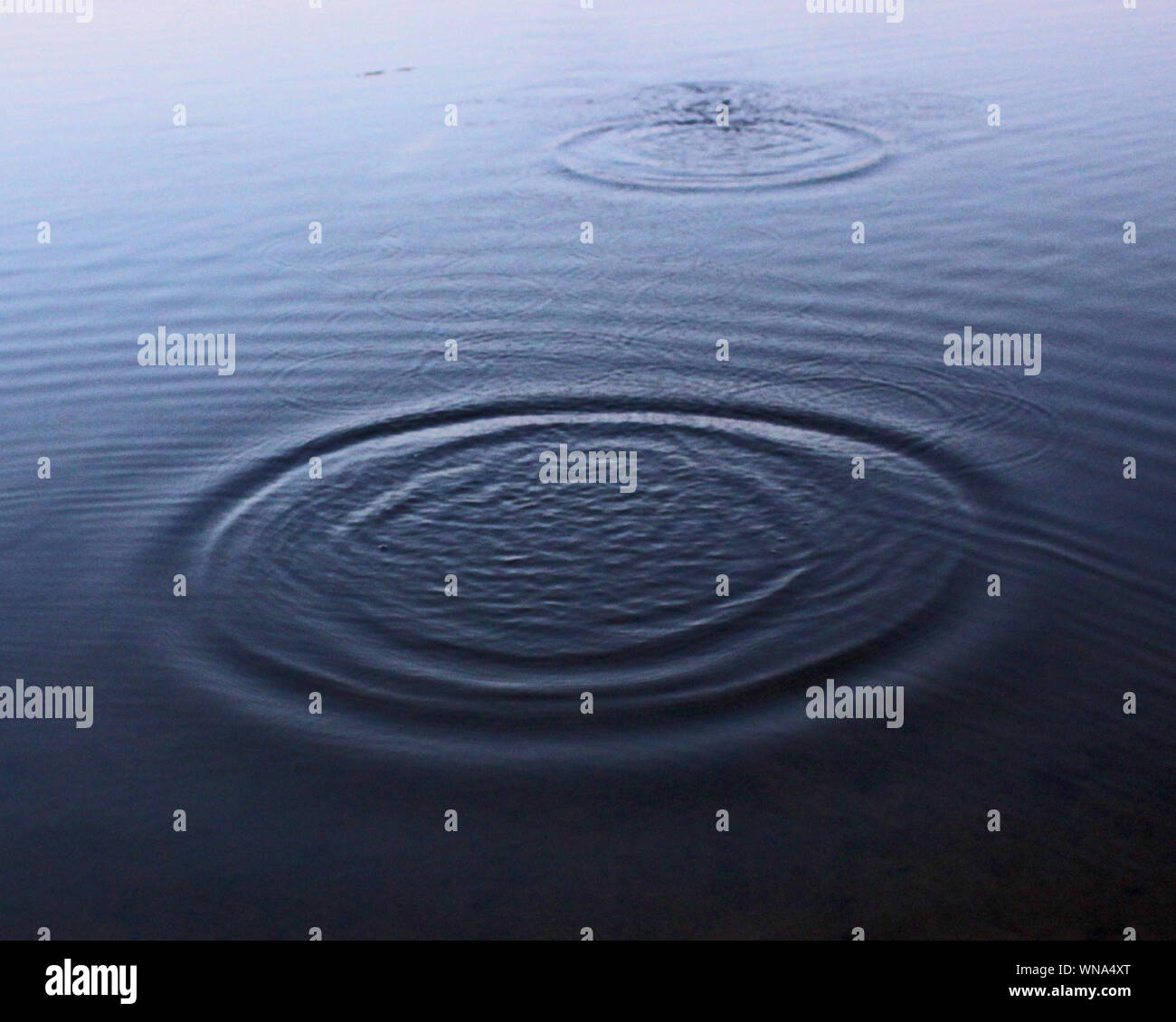 Circle water ripples lake hi-res stock photography and images - Alamy