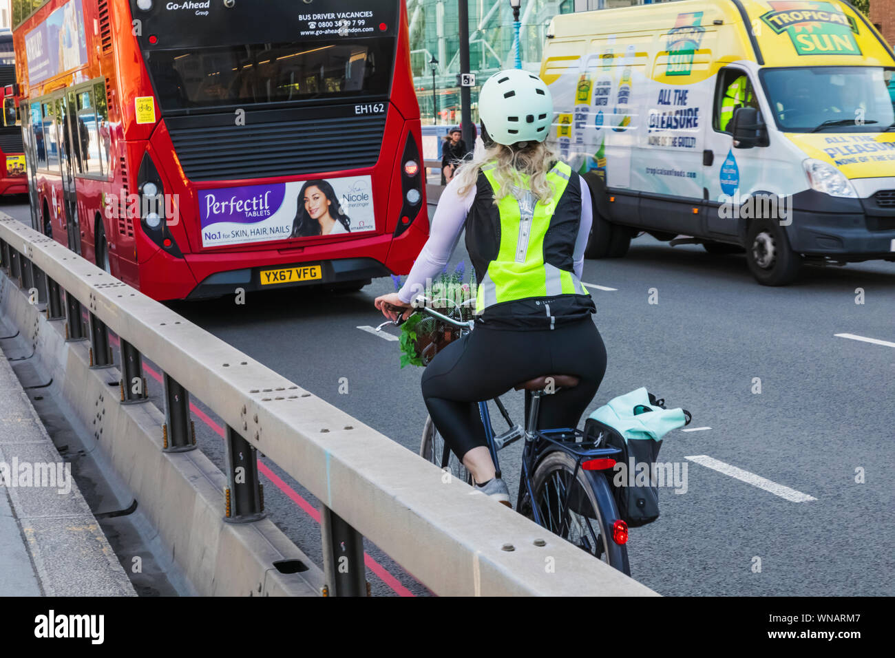 Female british cyclists hires stock photography and images Alamy