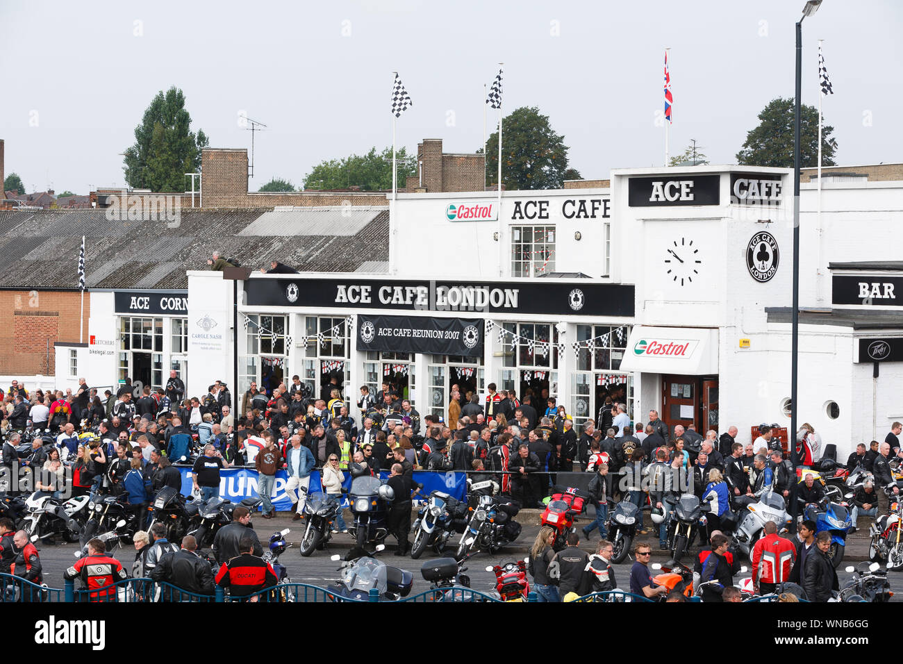Ace Cafe Reunion, Brighton Burn Up, mass gathering of motorcyclists at Ace Cafe, Ace Corner, Stonebridge, North London before heading to Brighton. The Stock Photo