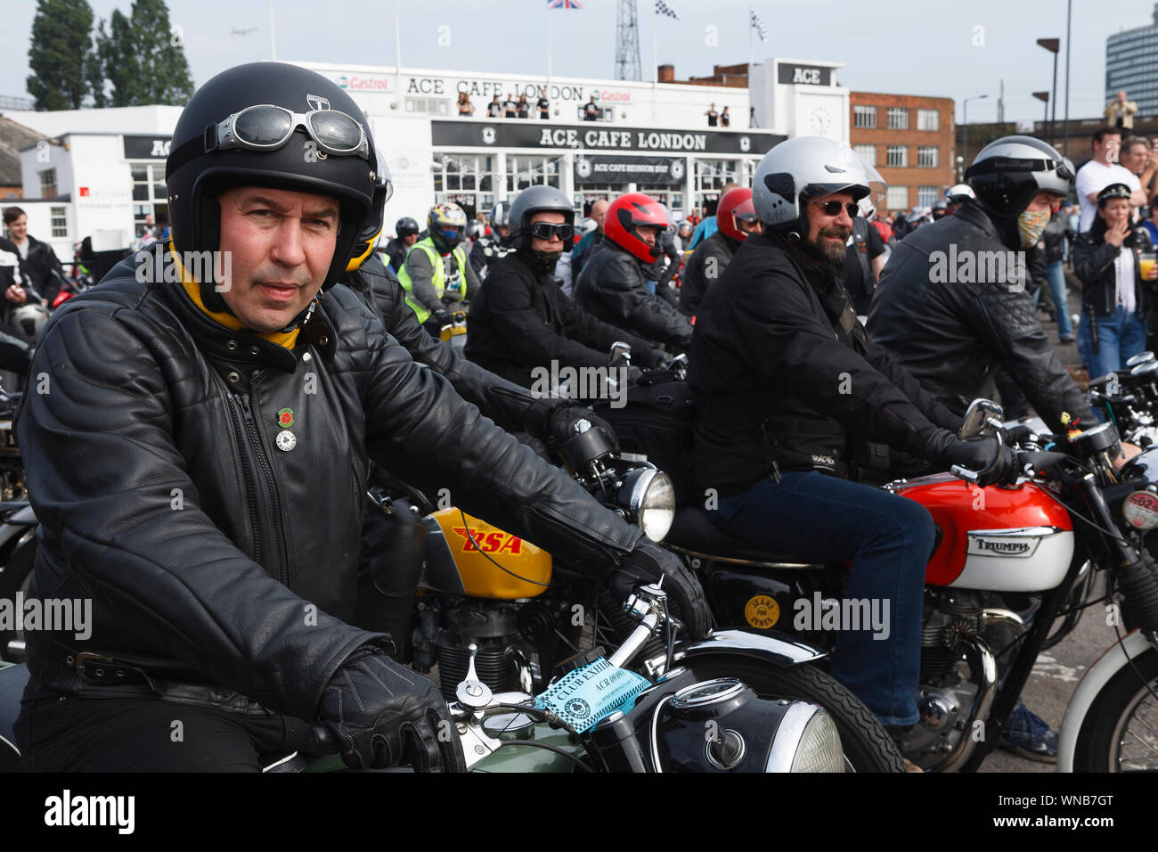 Ace Cafe Reunion, Brighton Burn Up, mass gathering of motorcyclists at Ace Cafe, Ace Corner, Stonebridge, North London before heading to Brighton. The Stock Photo