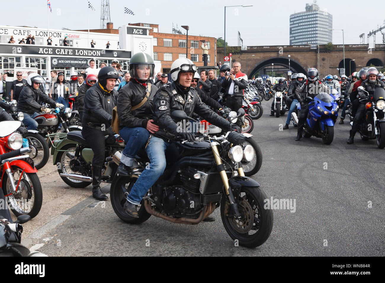 Ace Cafe Reunion, Brighton Burn Up, mass gathering of motorcyclists at Ace Cafe, Ace Corner, Stonebridge, North London before heading to Brighton. The Stock Photo