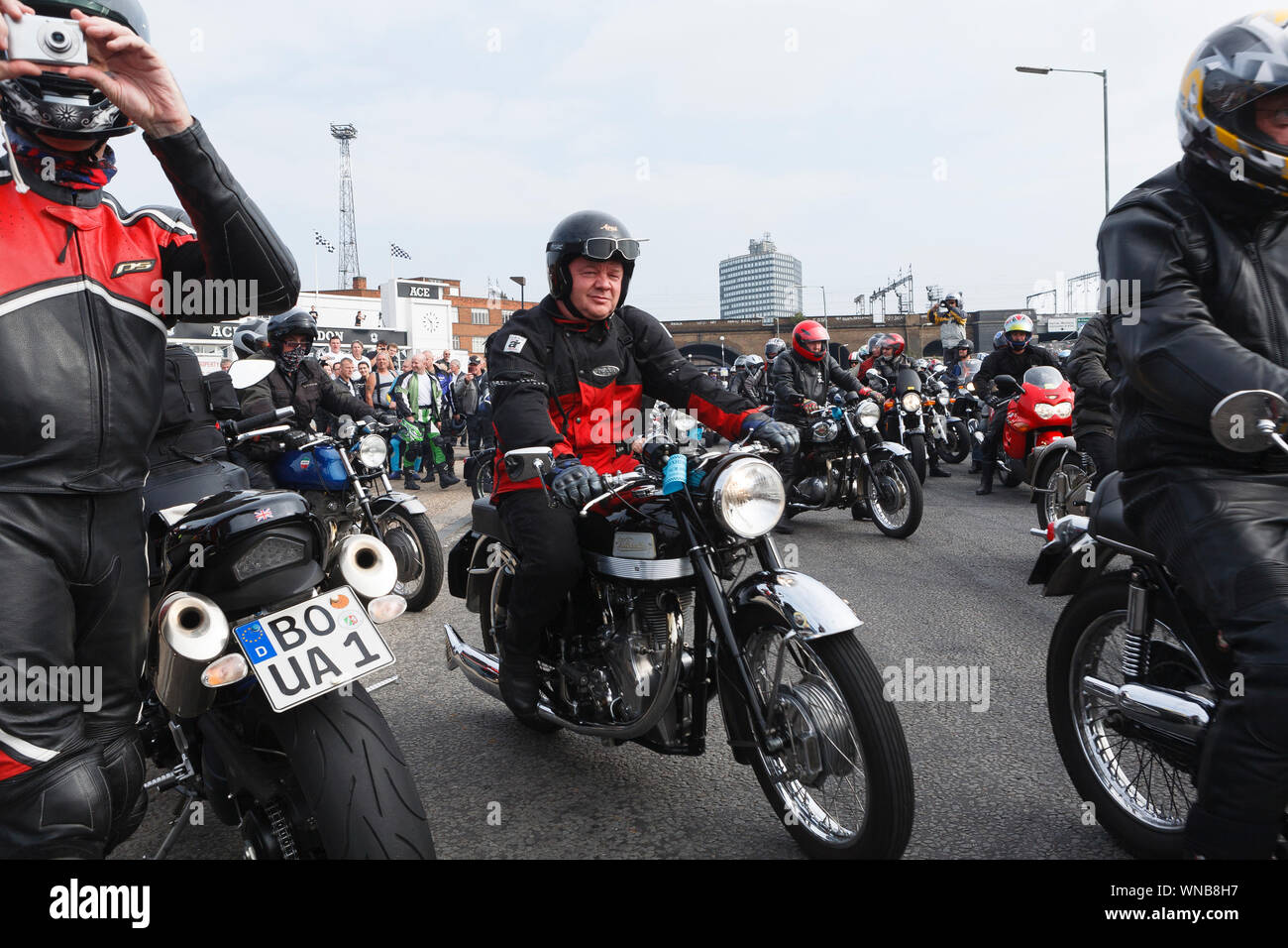Ace Cafe Reunion, Brighton Burn Up, mass gathering of motorcyclists at Ace Cafe, Ace Corner, Stonebridge, North London before heading to Brighton. The Stock Photo
