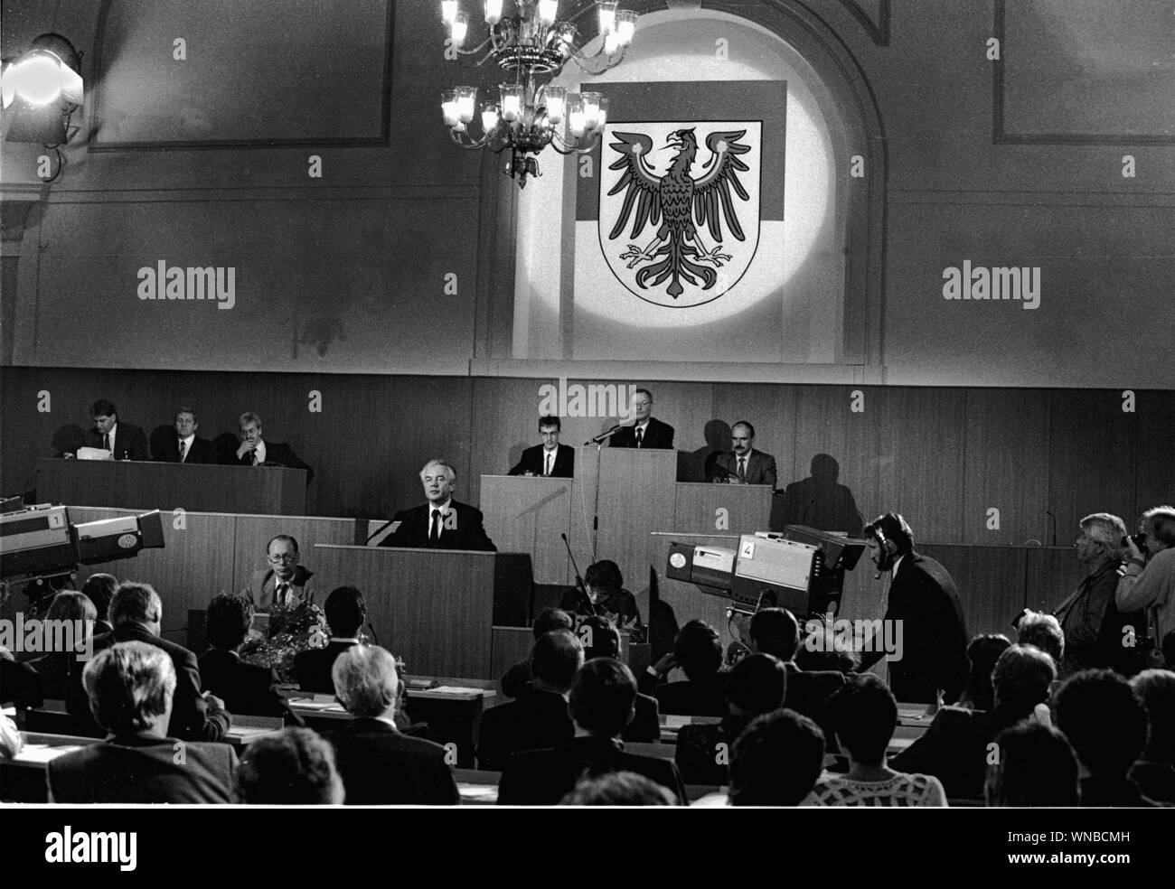 01 January 1990 Berlin Potsdam Brandenburg Political Parties Roter Adler Gdr 1 11 1990 Formation Of The New Federal States First State Parliament In Potsdam Manfred Stolpe Is Sworn In As State Premier He S Making A Short Speech