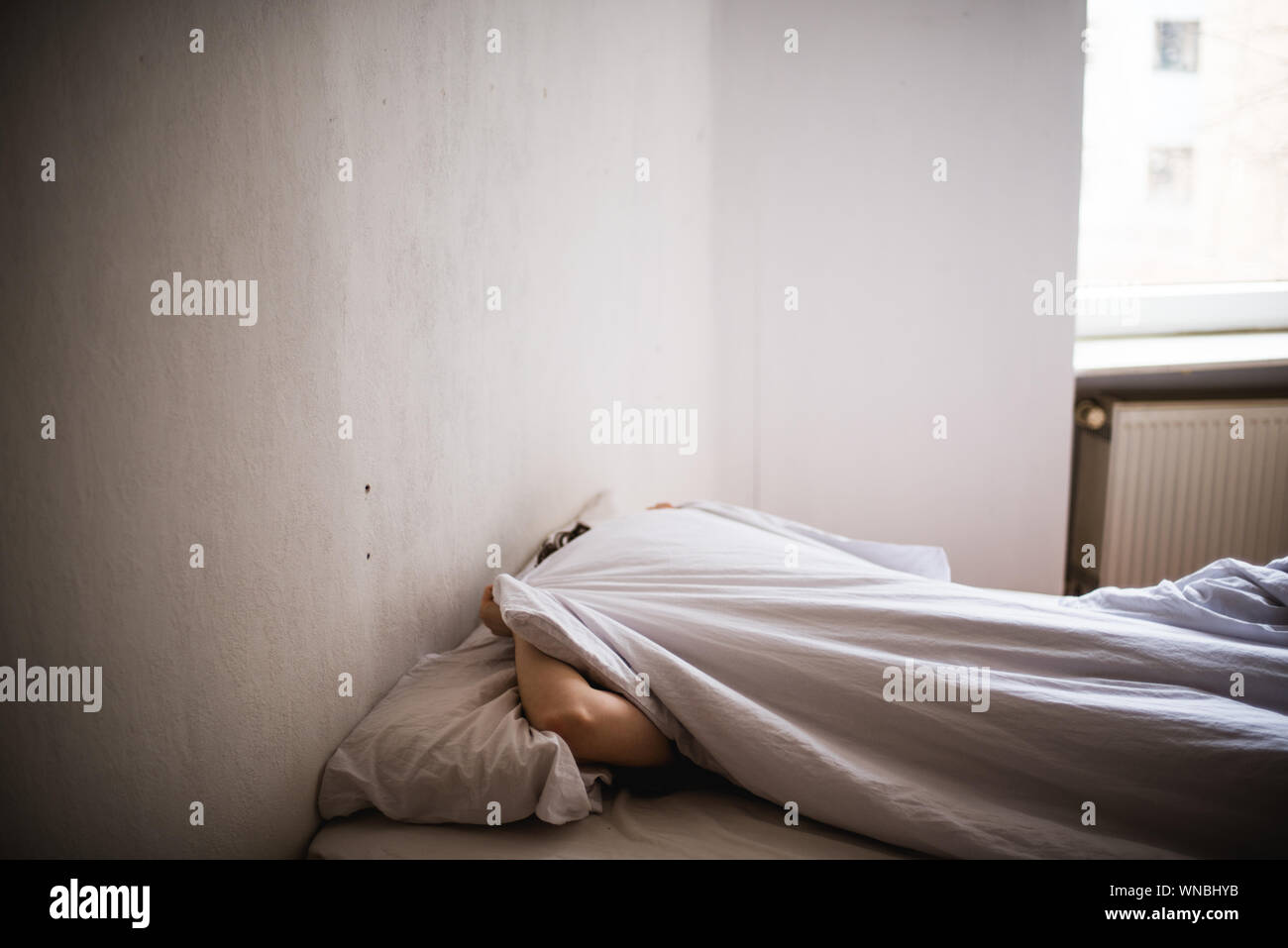 Sheets under sheet hires stock photography and images Alamy