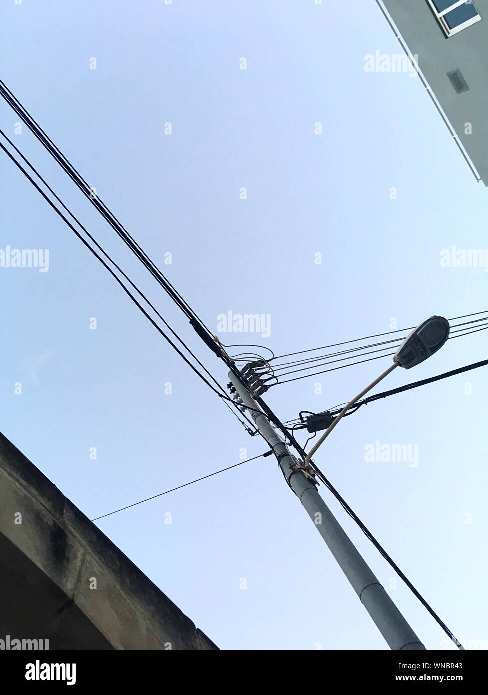 Electric cables street hires stock photography and images Alamy