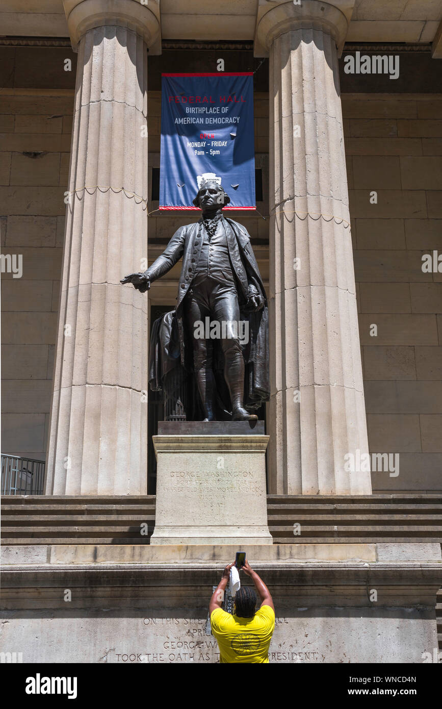 Washington statue, view of a tourist taking a photo of the