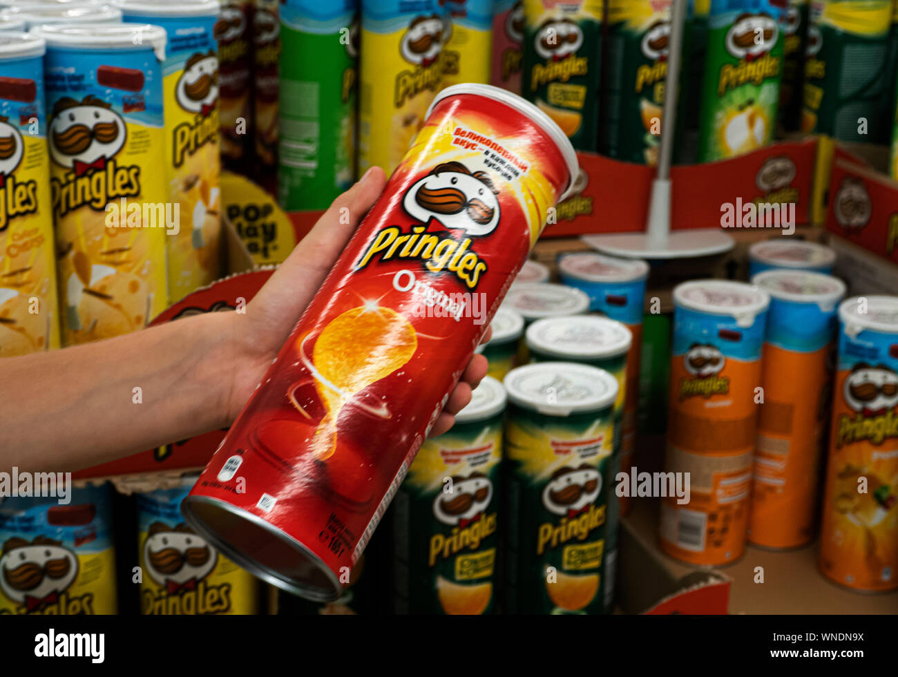 Boy's hand holds a package of Pringles Chips Stock Photo - Alamy