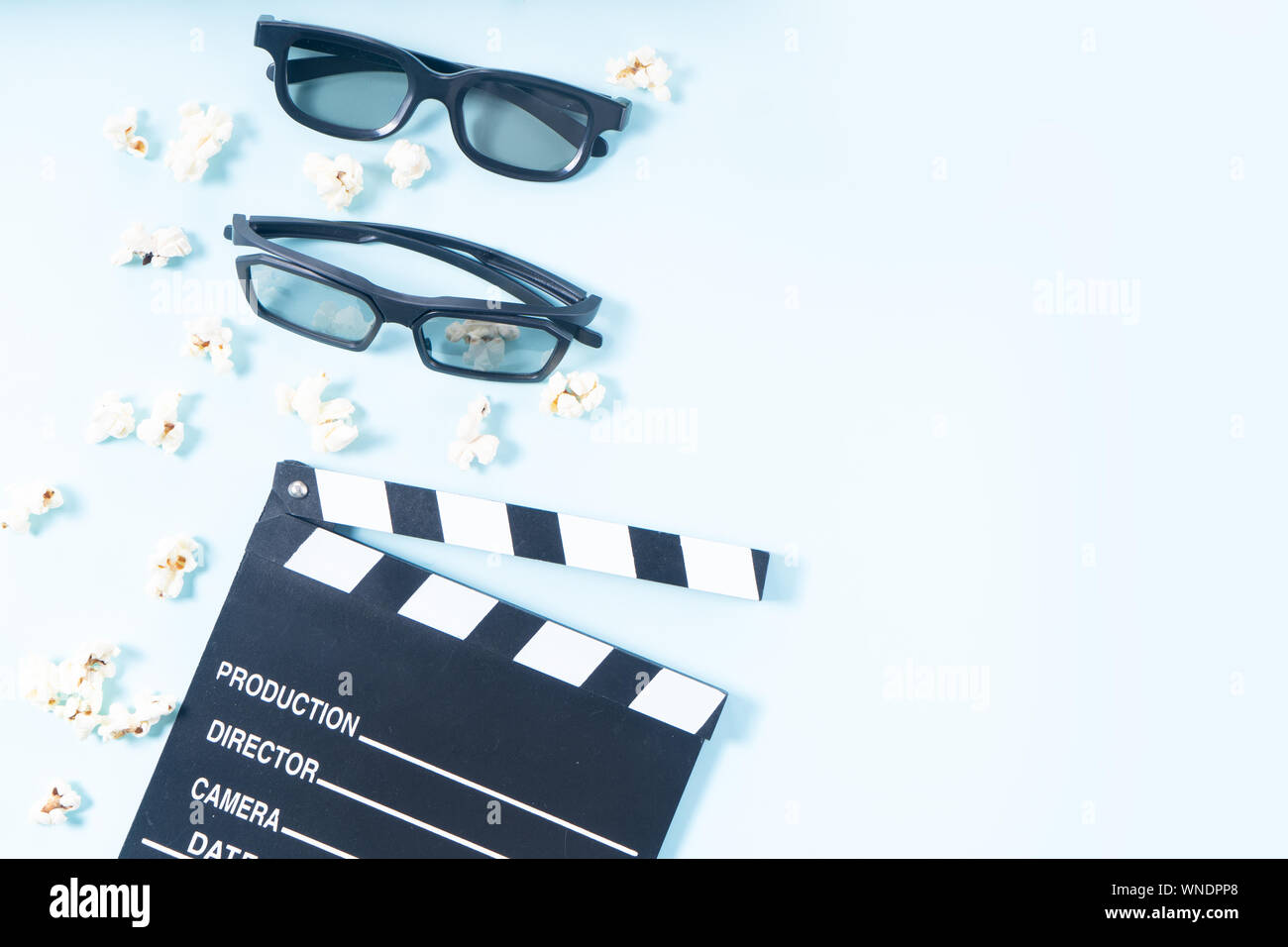popcorn and 3d glasses Stock Photo - Alamy
