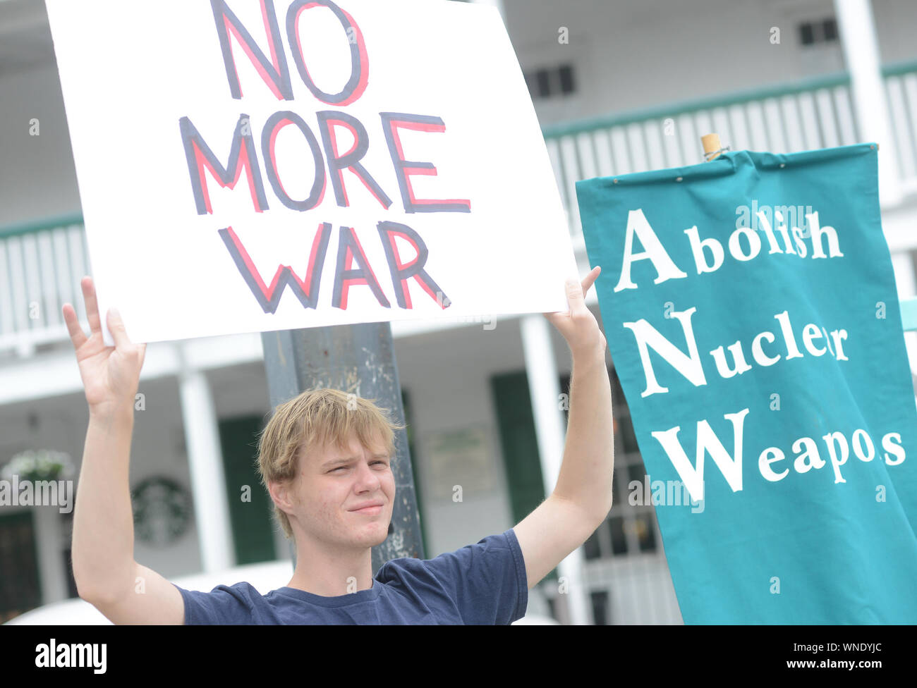 James Martin, of Doylestown, Pa. holds a sign during the Coalition for Peace Action (CFPA) vigil to commemorate the 72nd anniversary of the atomic bom Stock Photo