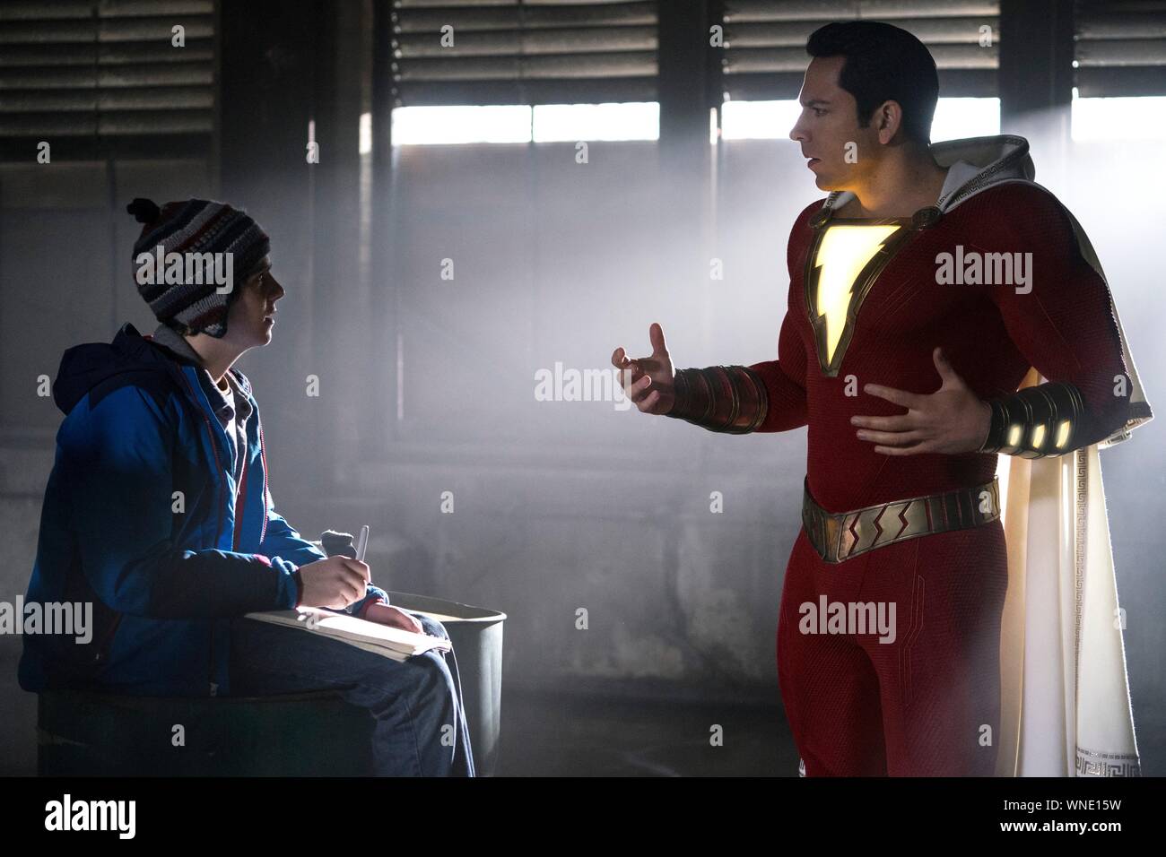 ZACHARY LEVI and JACK DYLAN GRAZER in SHAZAM! (2019), directed by DAVID F. SANDBERG. Credit: Warner Bros. / DC Entertainment / DC Comics / New Line Cinem / WILKIE, STEVE / Album Stock Photo