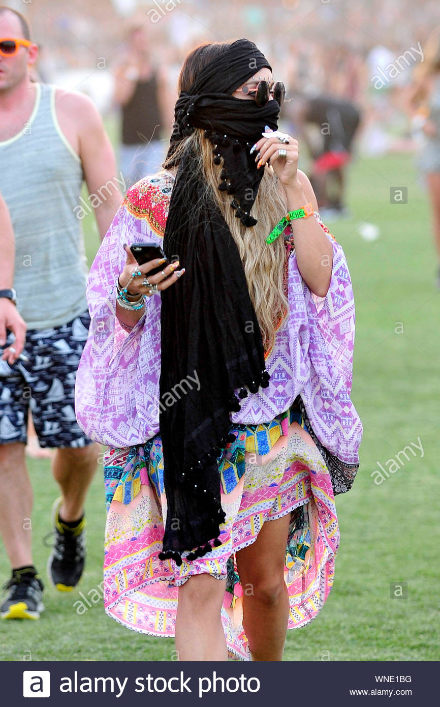 Indio Ca Vanessa Hudgens And Who Appears To Be Her Boyfriend