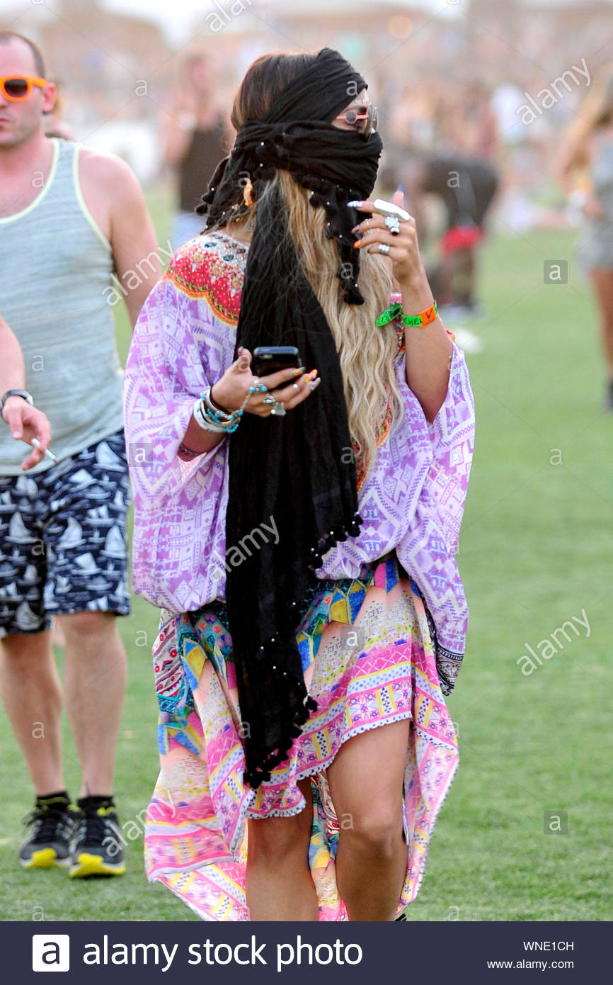 Indio Ca Vanessa Hudgens And Who Appears To Be Her Boyfriend