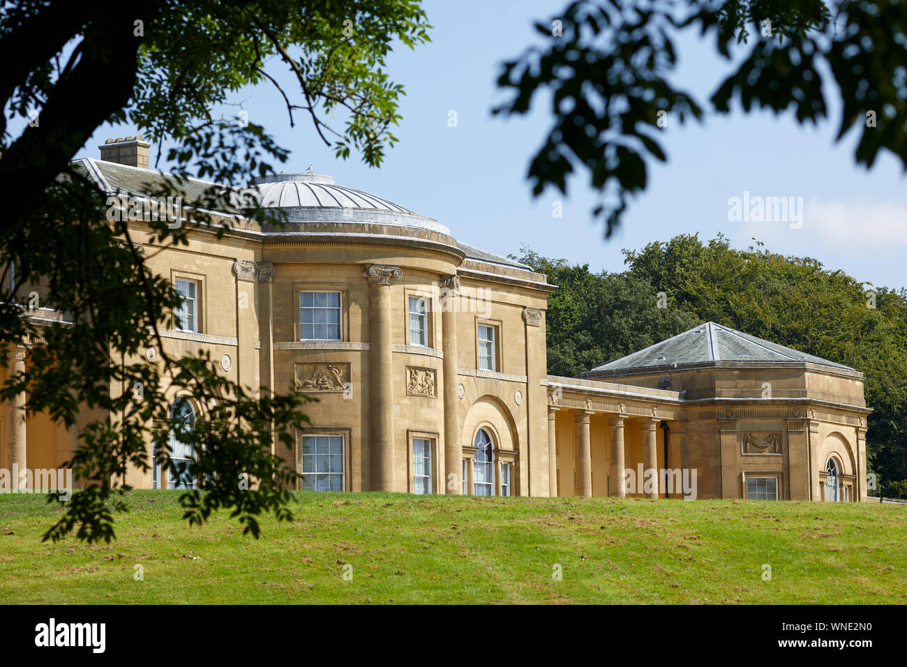 18th century country house hi-res stock photography and images - Alamy