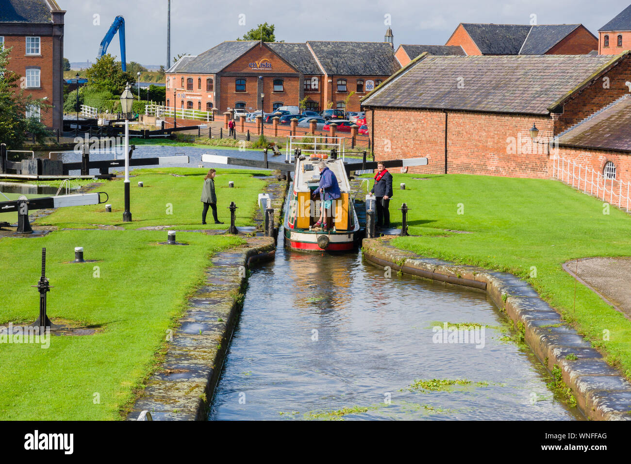 A canal boat passing through the lock gates at the National Waterways Museum on the Shropshire Union Canal in Ellesmere Port Stock Photo