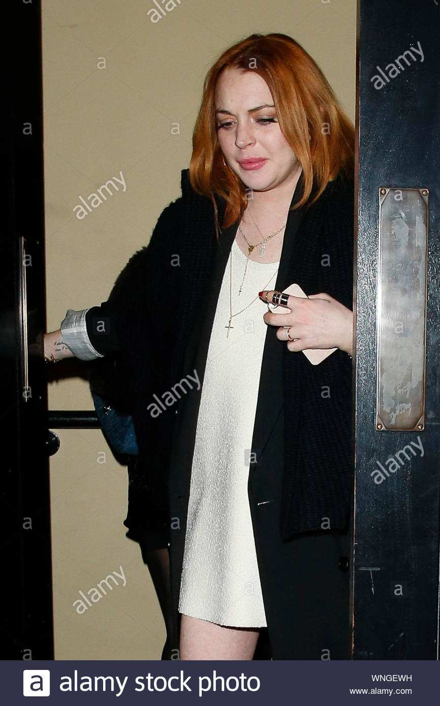 London Uk Lindsay Lohan Heads Out Of The Backdoor Of The