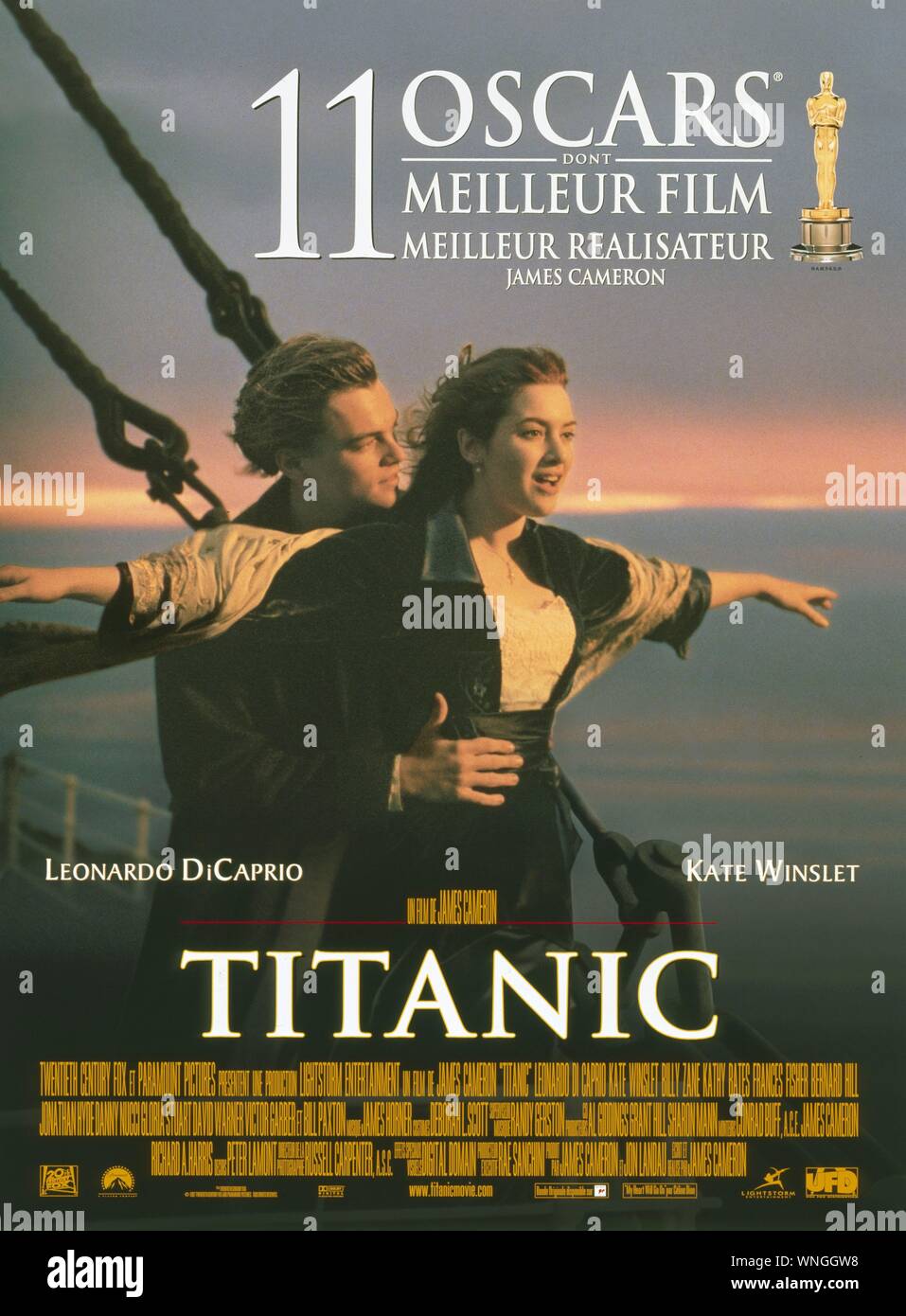 Titanic Year : 1997 USA Director : James Cameron Leonardo DiCaprio, Kate  Winslet Poster (Fr Stock Photo - Alamy
