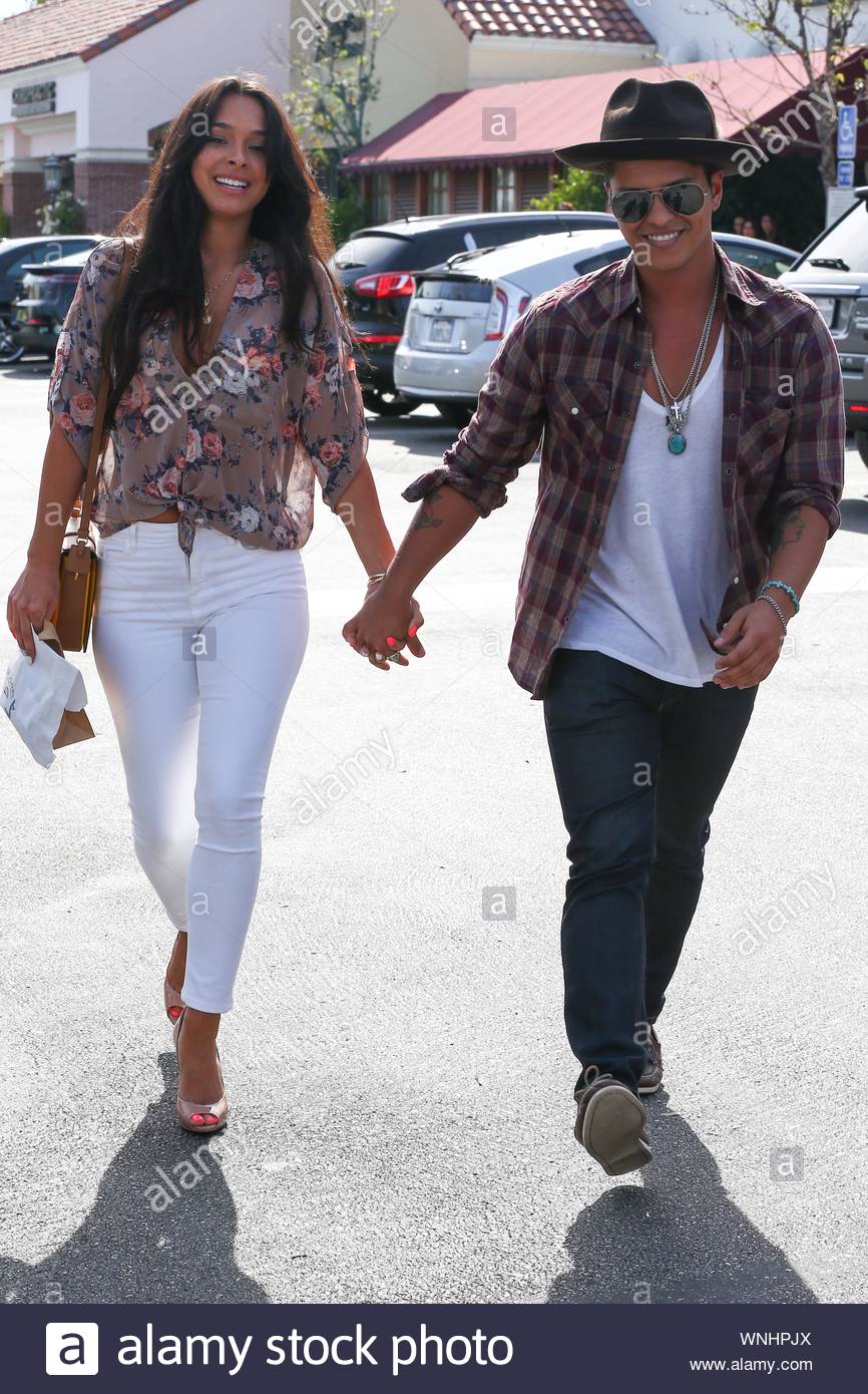 Calabasas Ca Bruno Mars His Girlfriend Jessica Caban And