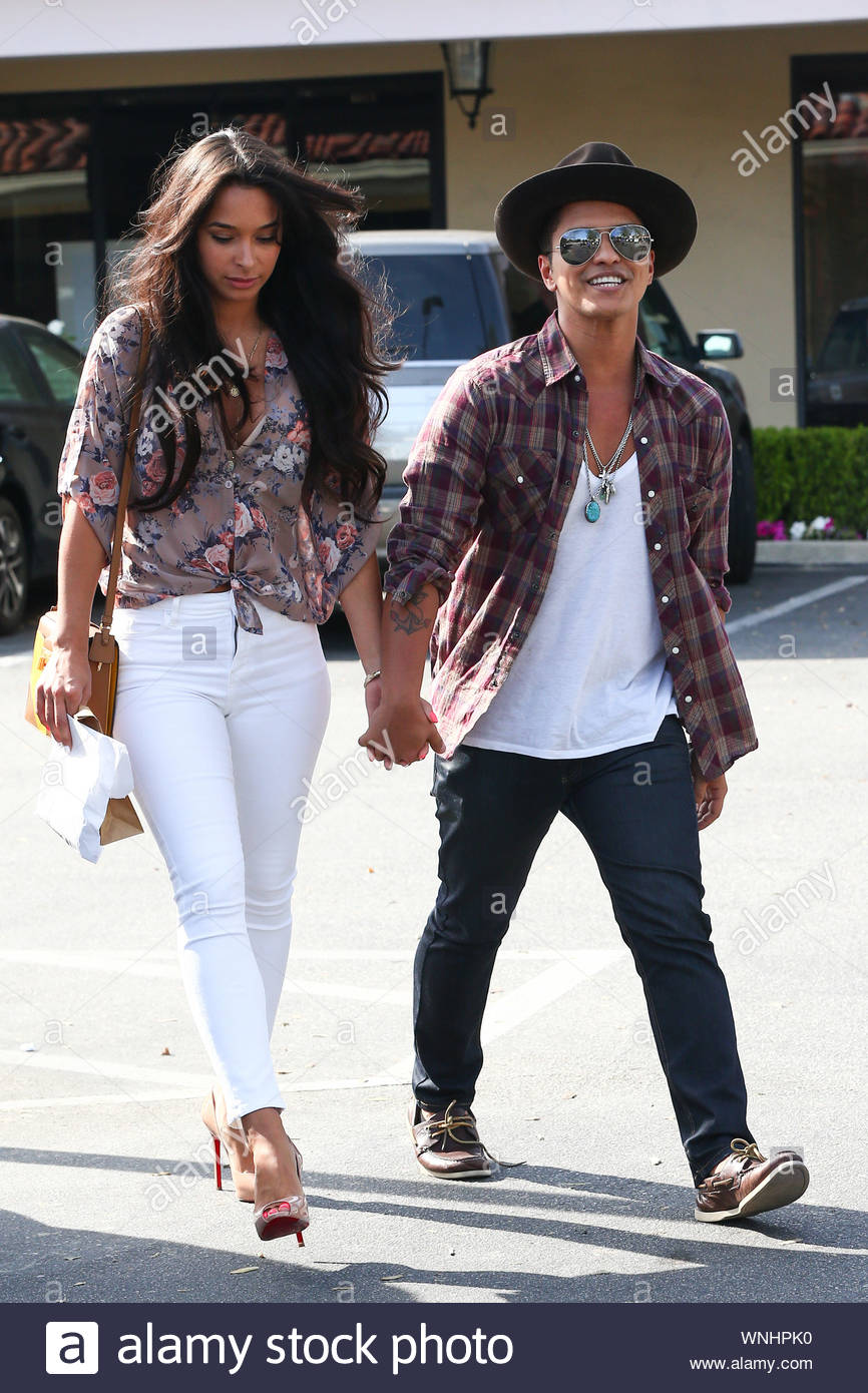 Calabasas Ca Bruno Mars His Girlfriend Jessica Caban And