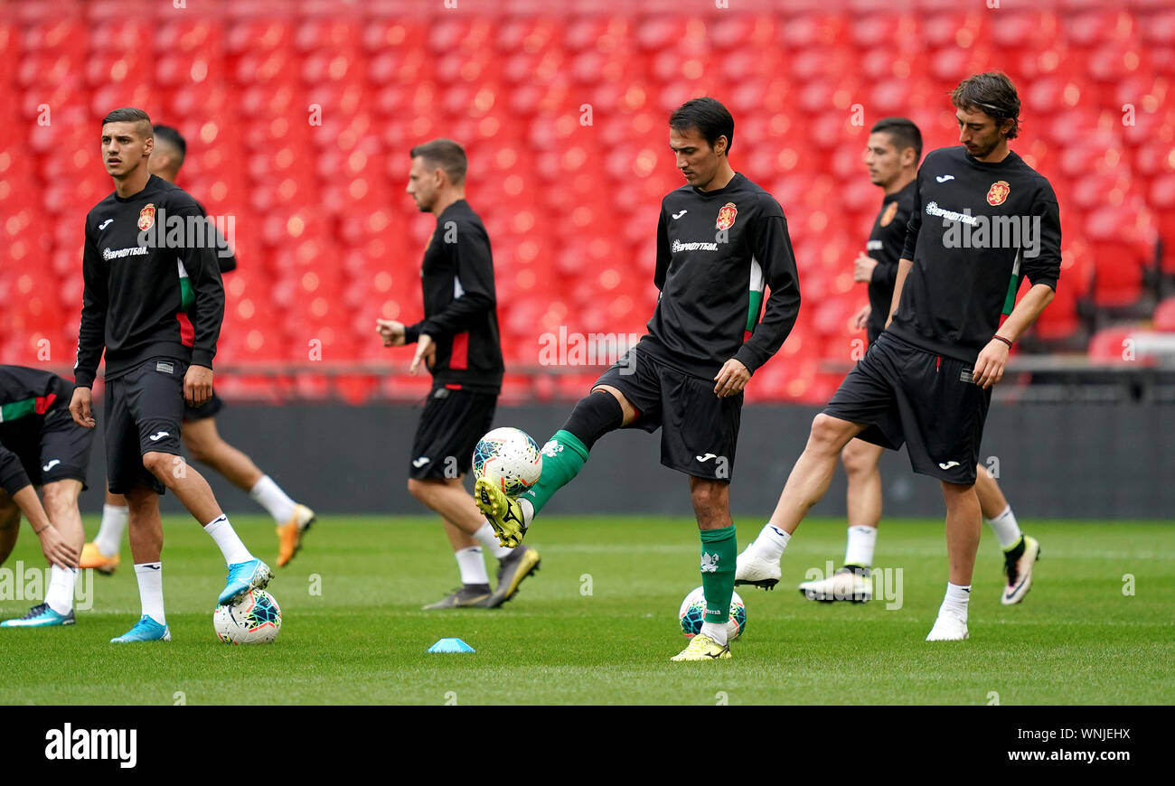 Bulgaria captain Ivelin Popov (centre) during a training session at Wembley  Stadium, London Stock Photo - Alamy