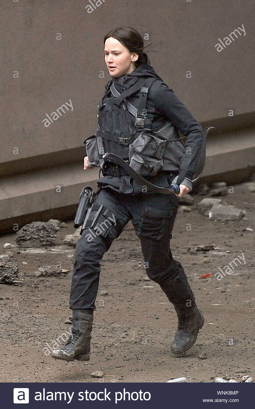 Noisy Le Grand France Jennifer Lawrence And Liam Hemsworth Run To Aid A Wounded Member Of Their Group While Filming Scenes For Their Upcoming The Hunger Games Mockingjay In France The Group Gathered