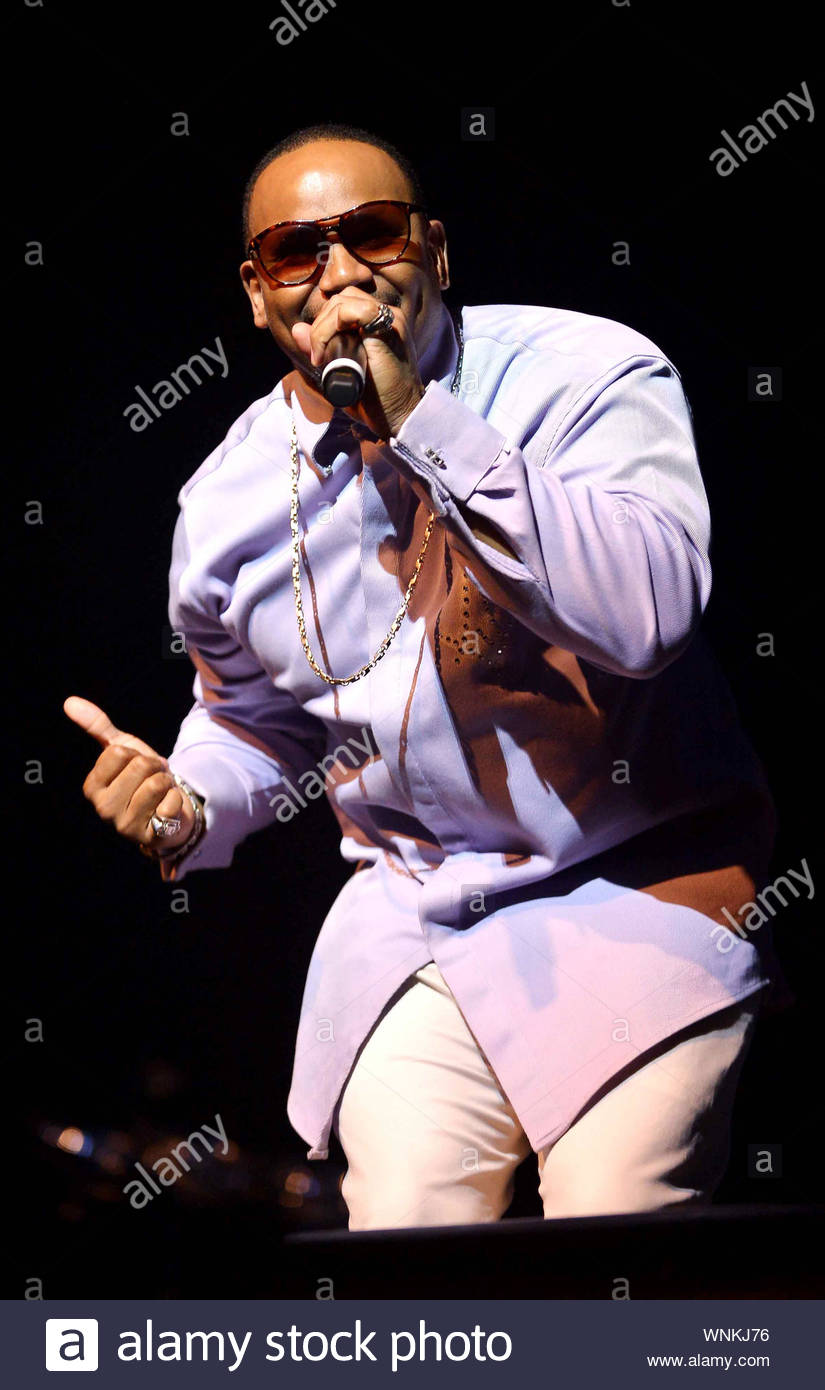 Shot On 5 13 14 Miami Fl Two Icons Hit The Stage For A Memorable Performance As Fantasia And Avant Perform Live At The James L Knight Theatre The Two Artist Performed For