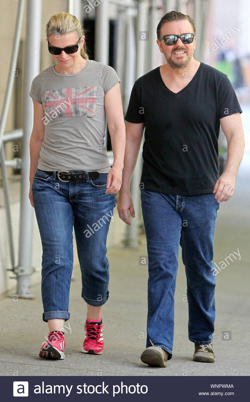 British Ricky Gervais Wife Jane Stock Photos & British Ricky Gervais