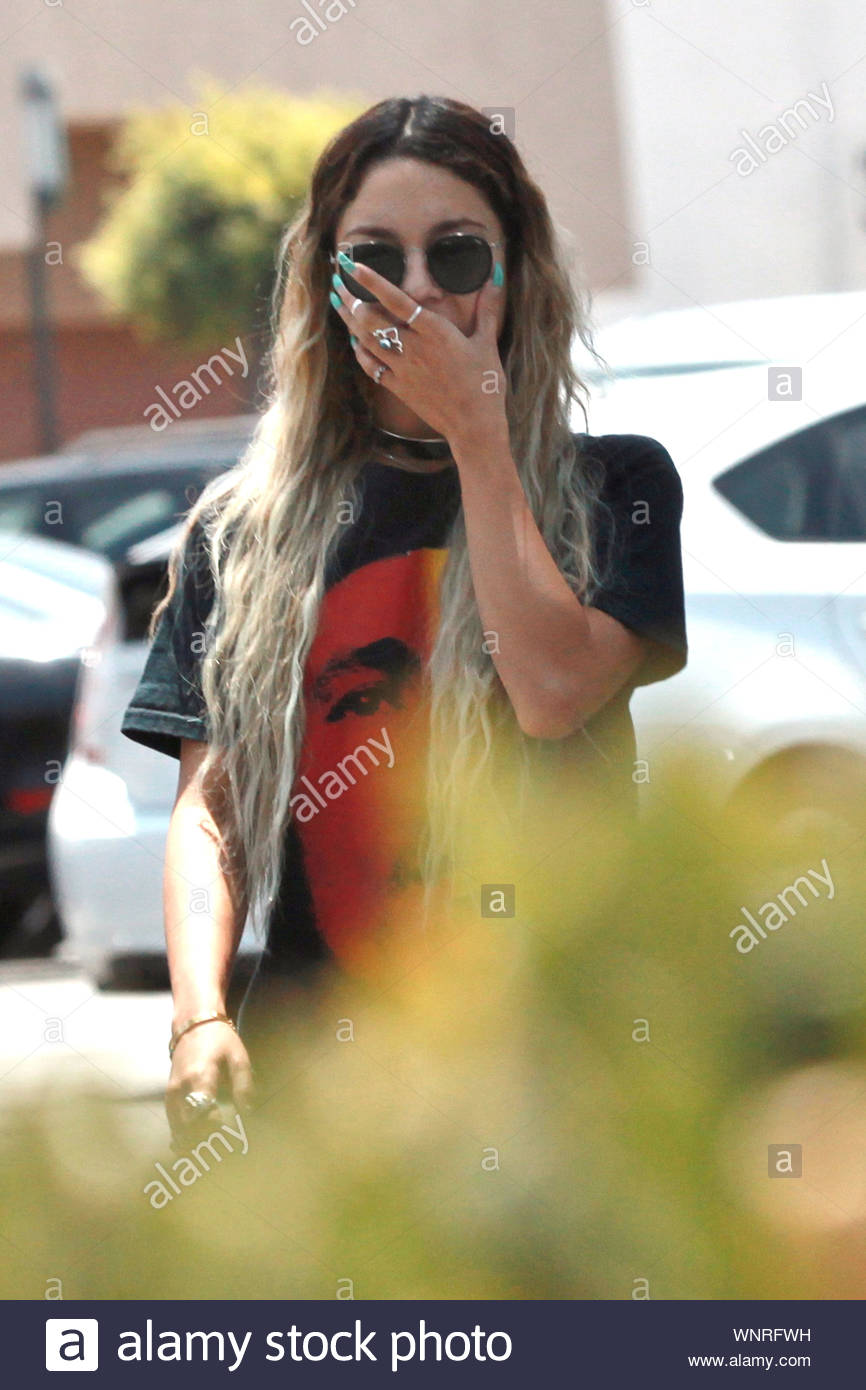Studio City Ca Camera Shy Actress Vanessa Hudgens Channels
