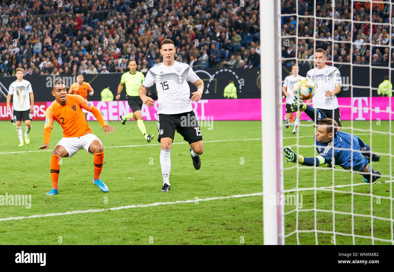 Hamburg, Germany. 06th Sep, 2019. Steven BERGWIJN, NL 7 scores, shoots goal for 2-3, Niklas SUELE, DFB 15 Manuel NEUER, DFB 1 goalkeeper, GERMANY - NETHERLANDS Football Euro 2021 qualification Season 2019/2020, EM-Qualifikation Group C Hamburg, Germany, September 06, 2019. Credit: Peter Schatz/Alamy Live News Stock Photo